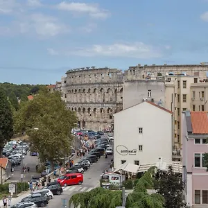 sylvia-center-apartment.pula-hotels.org/